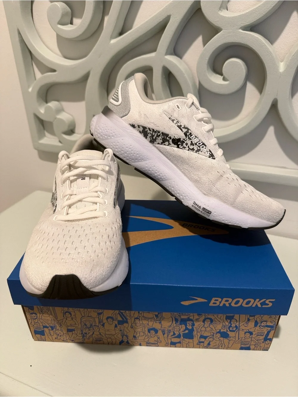Brooks Women’s Ghost 16 White and Black Lightweight Running Sneakers - Picture 2 of 6